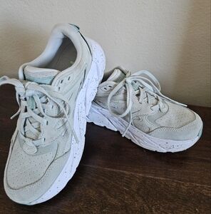 HOKA Women's Clifton Suede Sneaker, Sz 6.5